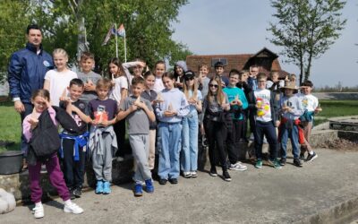 Terenska nastava 3. b razreda: „Drava umjesto ekrana“ uz nautičare i letače