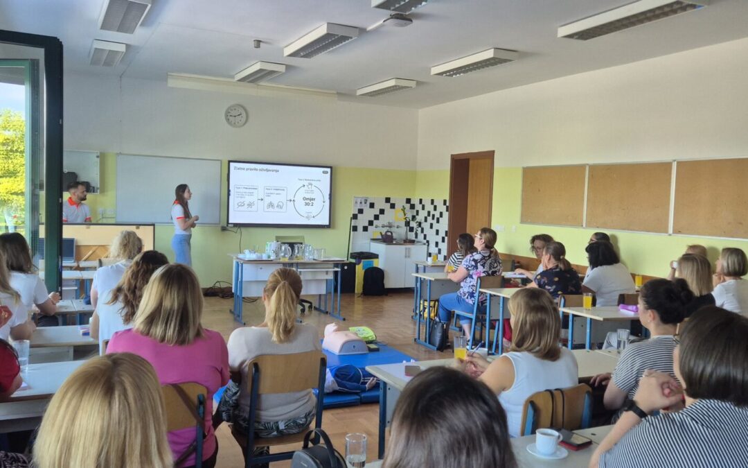 Učitelji sudjelovali na edukaciji iz pružanja prve pomoći i postupaka spašavanja života