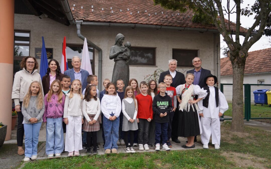 Cirkovljan dobio kip „Moja majka”, dar prof. dr. Matije Berljaka